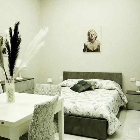 Mincasa Nel Cuore Di Napoli Exterior foto
