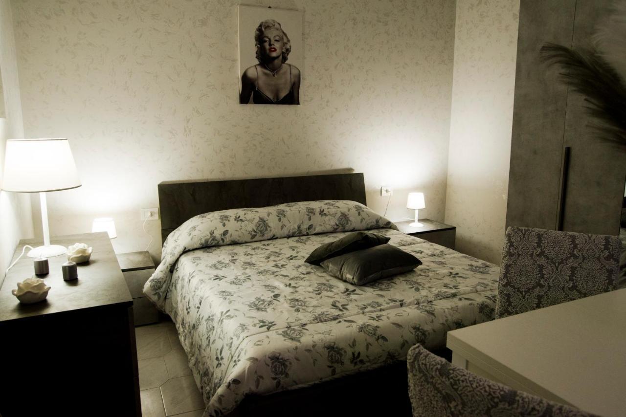 Mincasa Nel Cuore Di Napoli Exterior foto