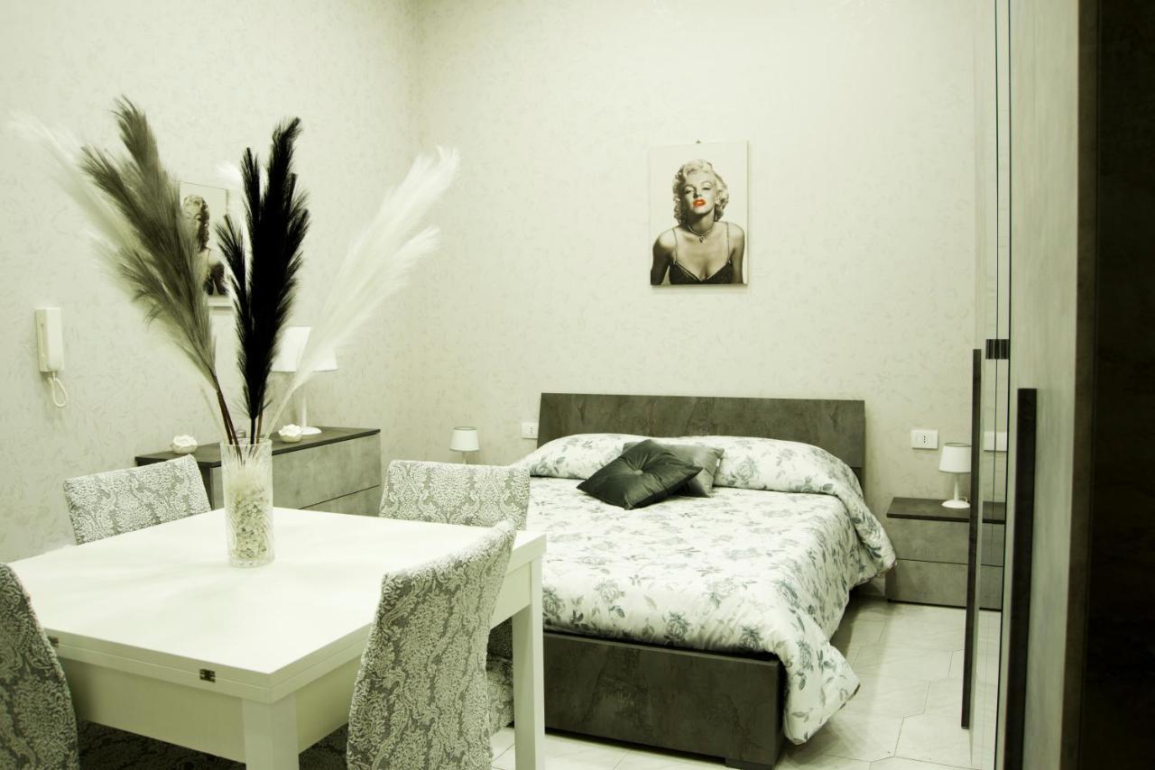 Mincasa Nel Cuore Di Napoli Exterior foto