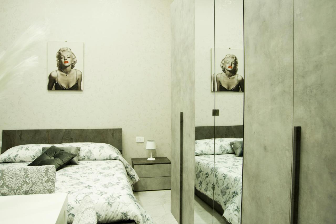 Mincasa Nel Cuore Di Napoli Exterior foto