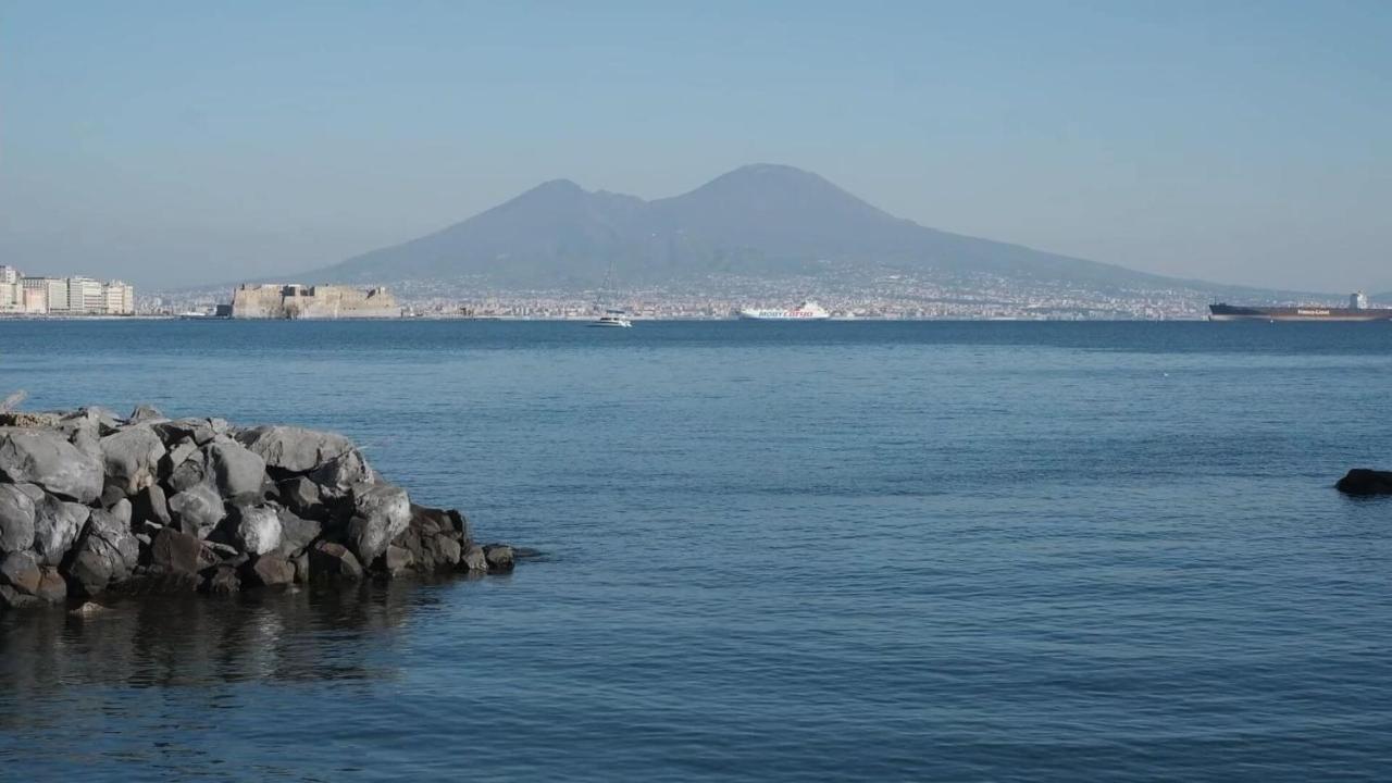 Mincasa Nel Cuore Di Napoli Exterior foto